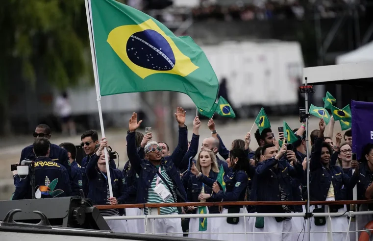 Sob forte chuva, Jogos Olímpicos Paris 2024 são abertos com Cerimônia inovadora