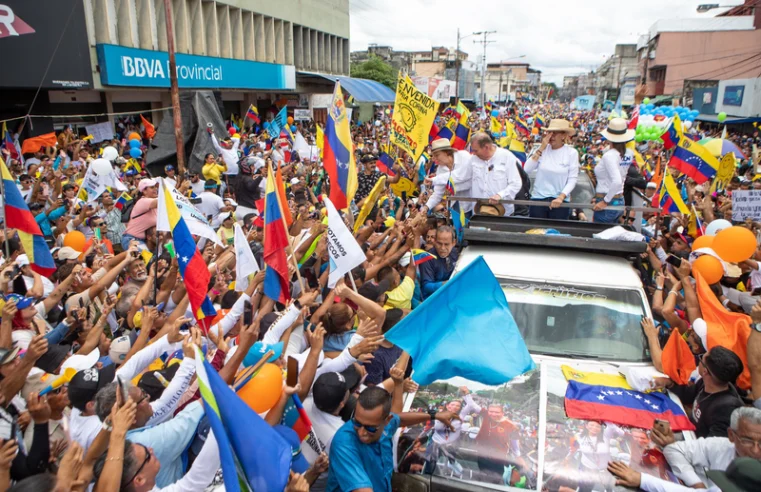 Venezuelanos vão às urnas eleger novo presidente