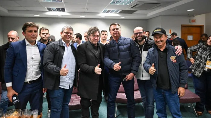 Presidente da Argentina Javier Milei critica “perseguição judicial” sofrida por Jair Bolsonaro no Brasil