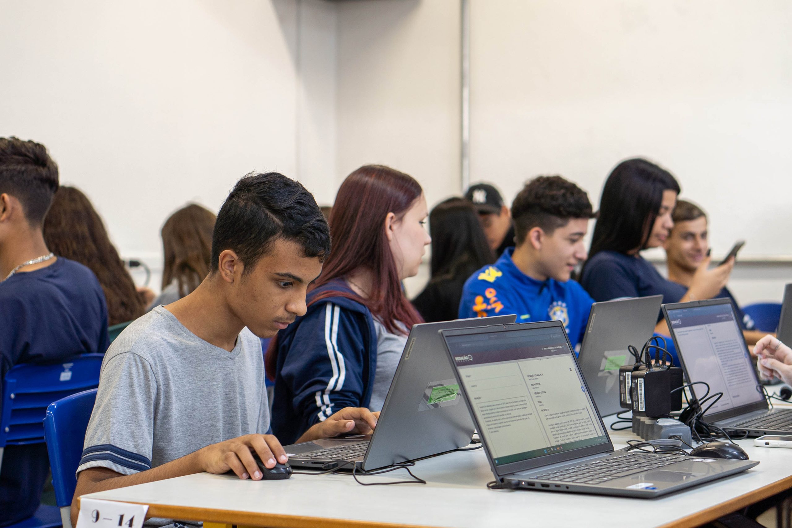 Paraná adota IA para aprimorar ensino de matemática nas escolas da rede estadual