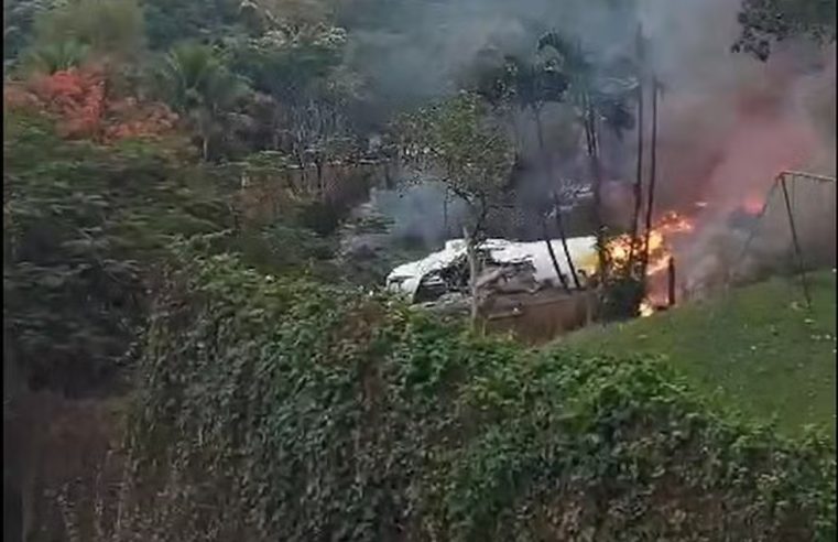 Avião que Decolou de Cascavel (PR), cai em Vinhedo (SP) e mobiliza Corpo de Bombeiros