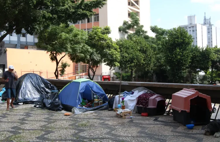 Quase 200 mil pessoas vivem em domicílios improvisados, mostra Censo