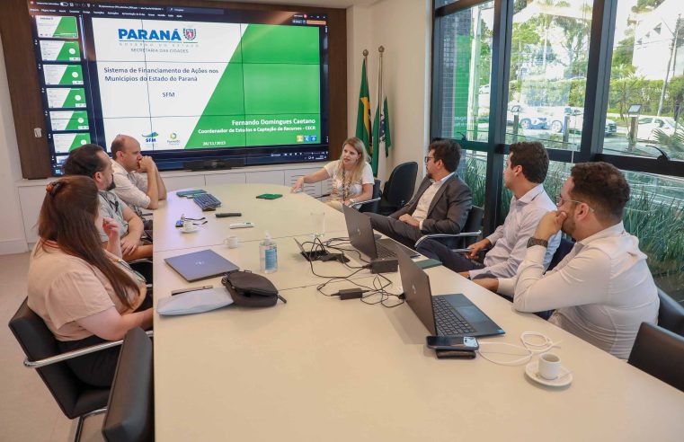 Paraná apresenta obras urbanas e sistemas de apoio aos municípios ao governo de MG