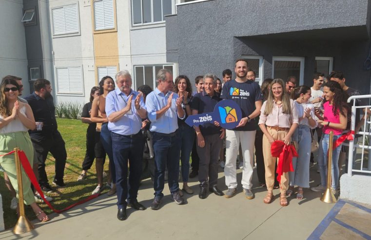Cohapar entrega as chaves de 64 apartamentos de residencial em Maringá