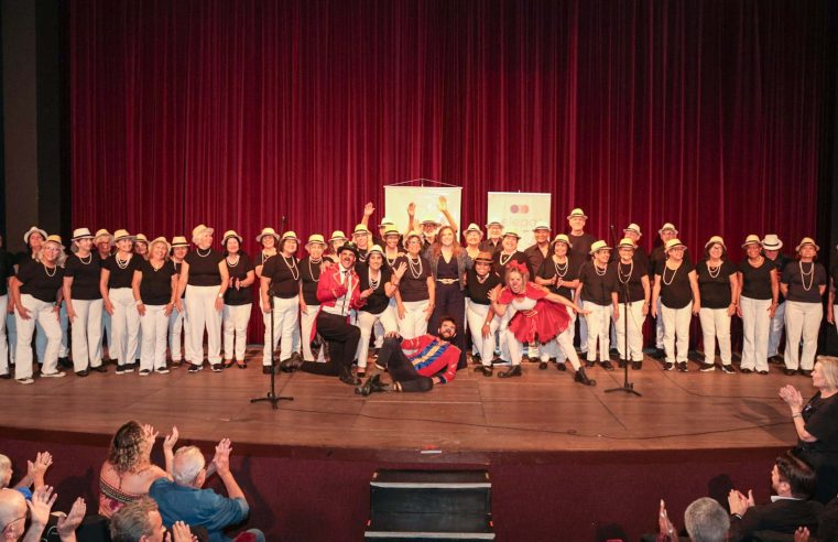 Evento do Estado para celebrar população idosa reúne mais de 400 pessoas no Teatro Guaíra