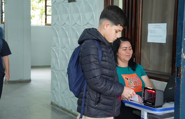 Alunos de escola estadual criam sistema que moderniza controle de frequência e reduz faltas