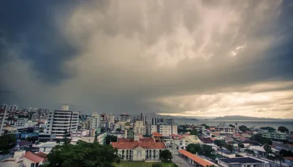 Calor e pancadas de chuva dominam a previsão do tempo no Brasil nesta semana
