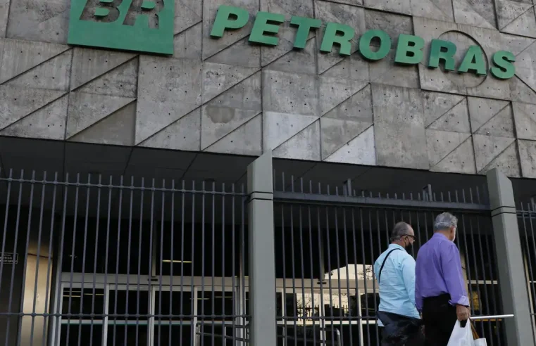 Petrobras aprova pagamento de R$ 20 bilhões aos acionistas