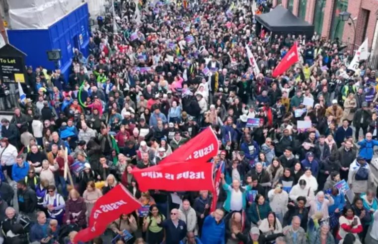 Irlanda realiza 1ª Marcha para Jesus com milhares de pessoas