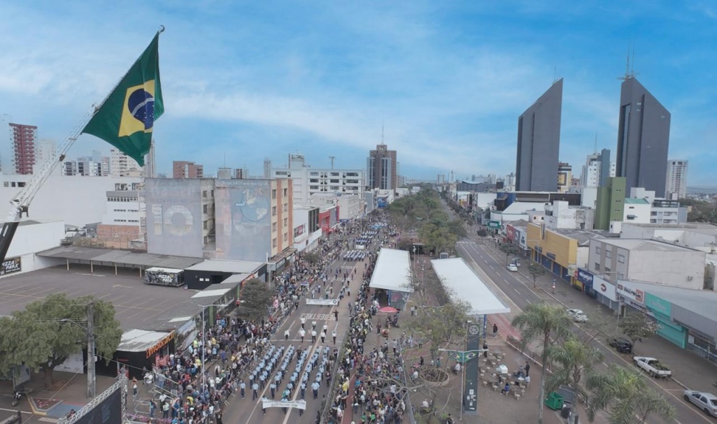 Desfile de 7 de Setembro emociona e mantém acesa chama do patriotismo em Cascavel