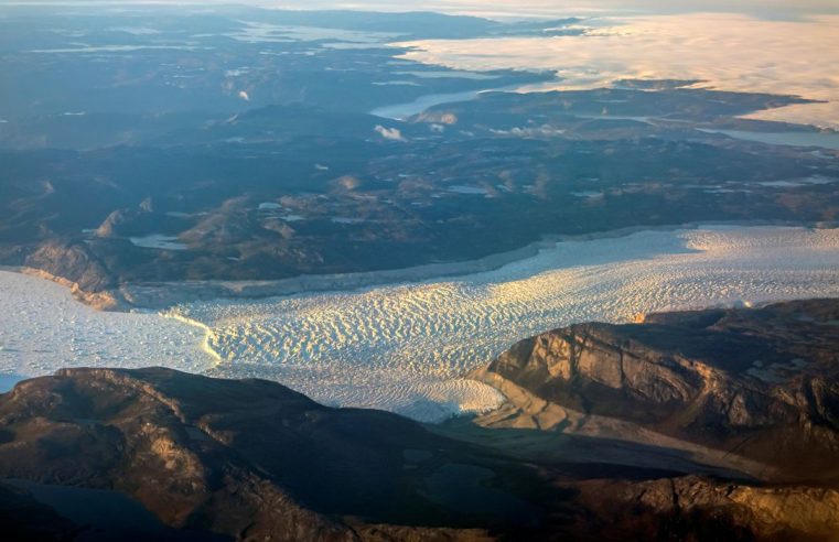 Após Venezuela, Trump ameaça tomar Groenlândia e atacar Colômbia