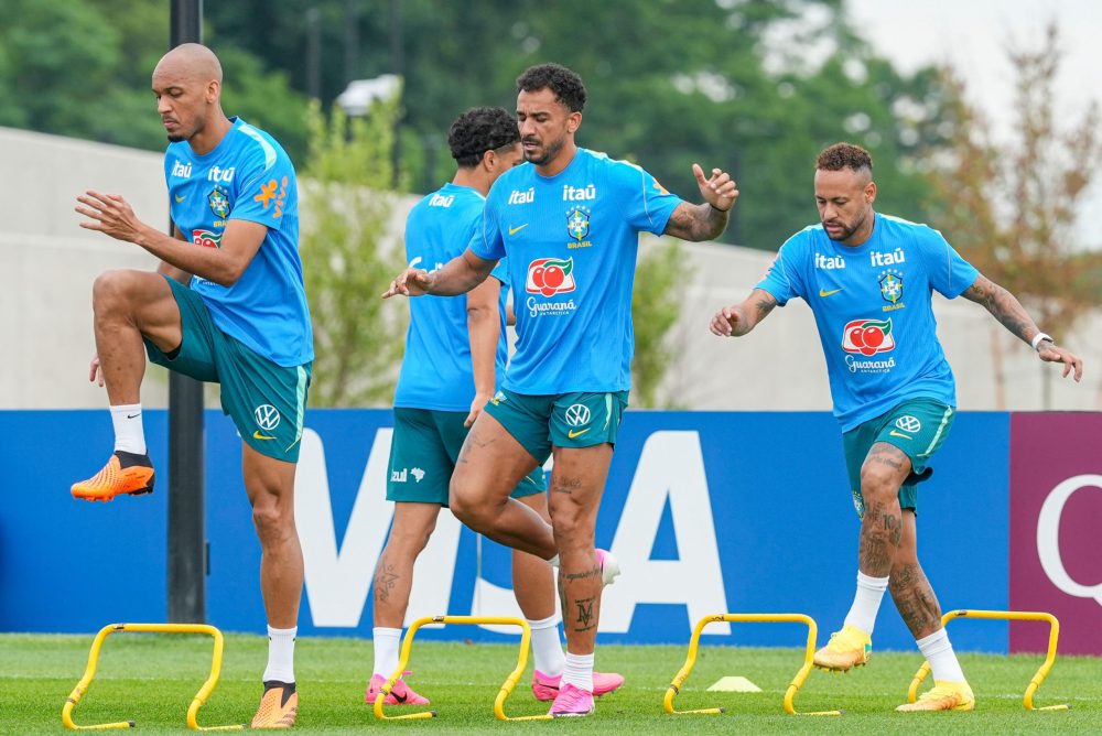 Ainda sem Raphinha, Brasil inicia preparação para as oitavas de final