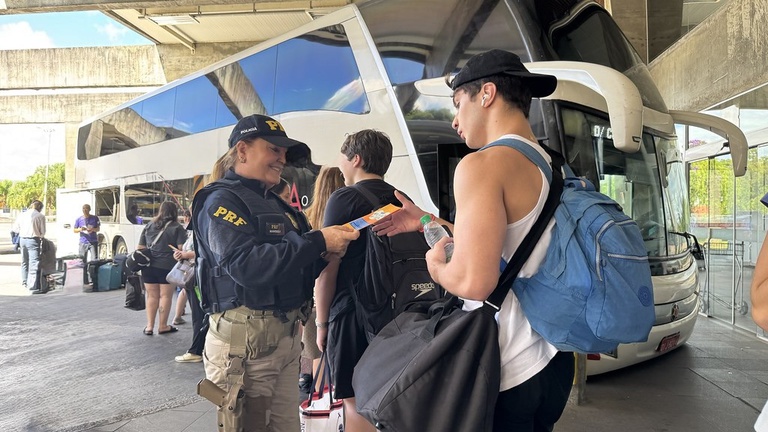 PRF inicia Operação Corpus Christi 2026 nas rodovias federais do Paraná