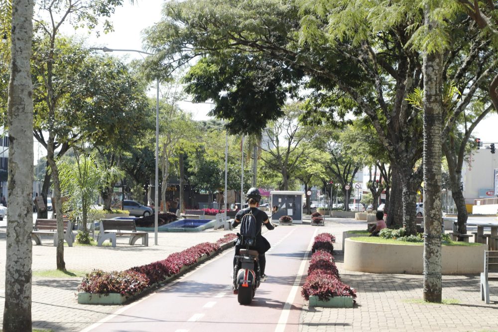 Prefeito sanciona lei e garante avanço na regulamentação de autopropelidos para reduzir acidentes