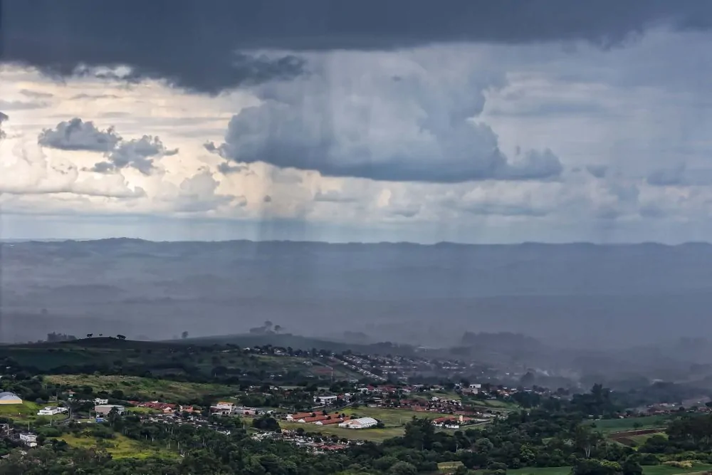 Chuva acima da média faz seca recuar em várias partes do Paraná