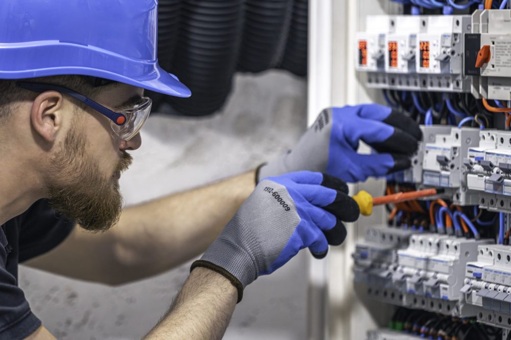 Prefeitura abre inscrições para curso gratuito de eletricista predial