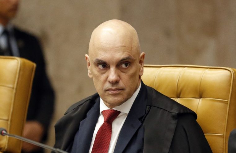Moraes suspende visitas de Flávio a Bolsonaro na prisão domiciliar