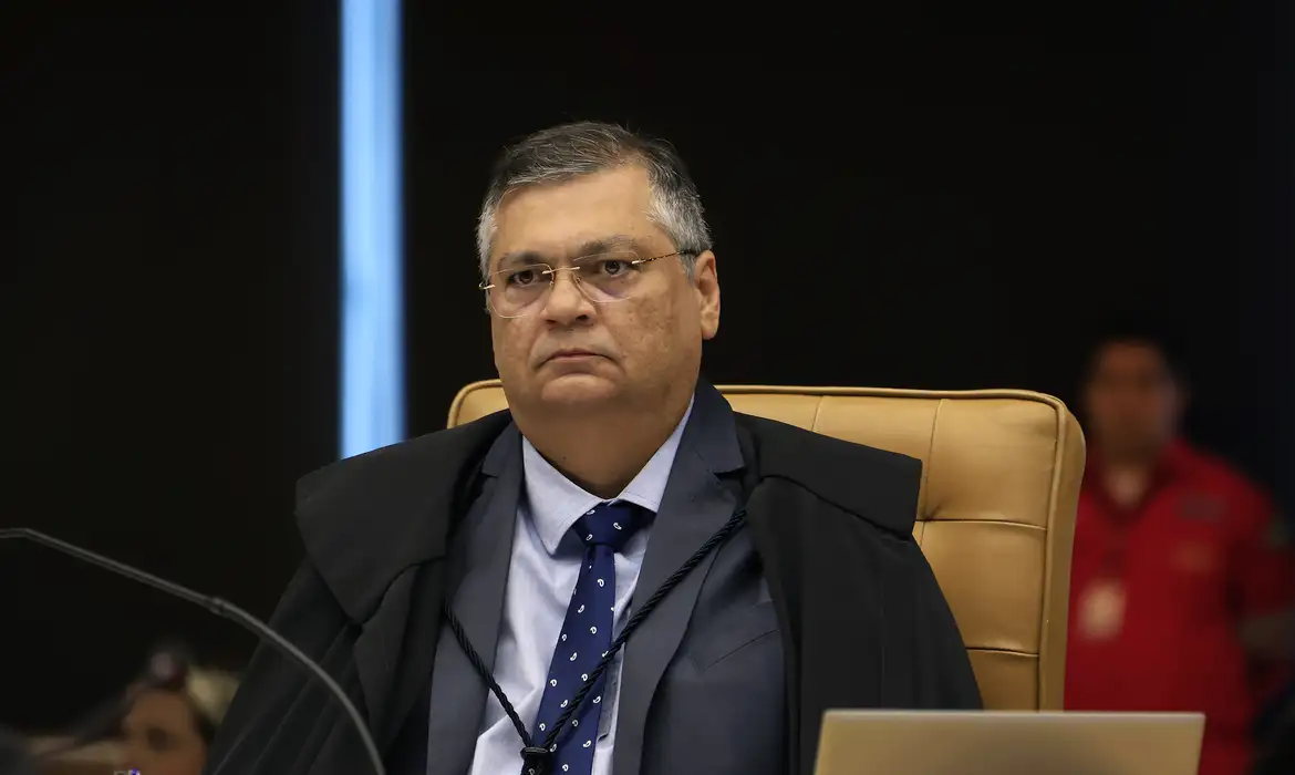 Flávio Dino autoriza novo inquérito da PF para investigar Lulinha