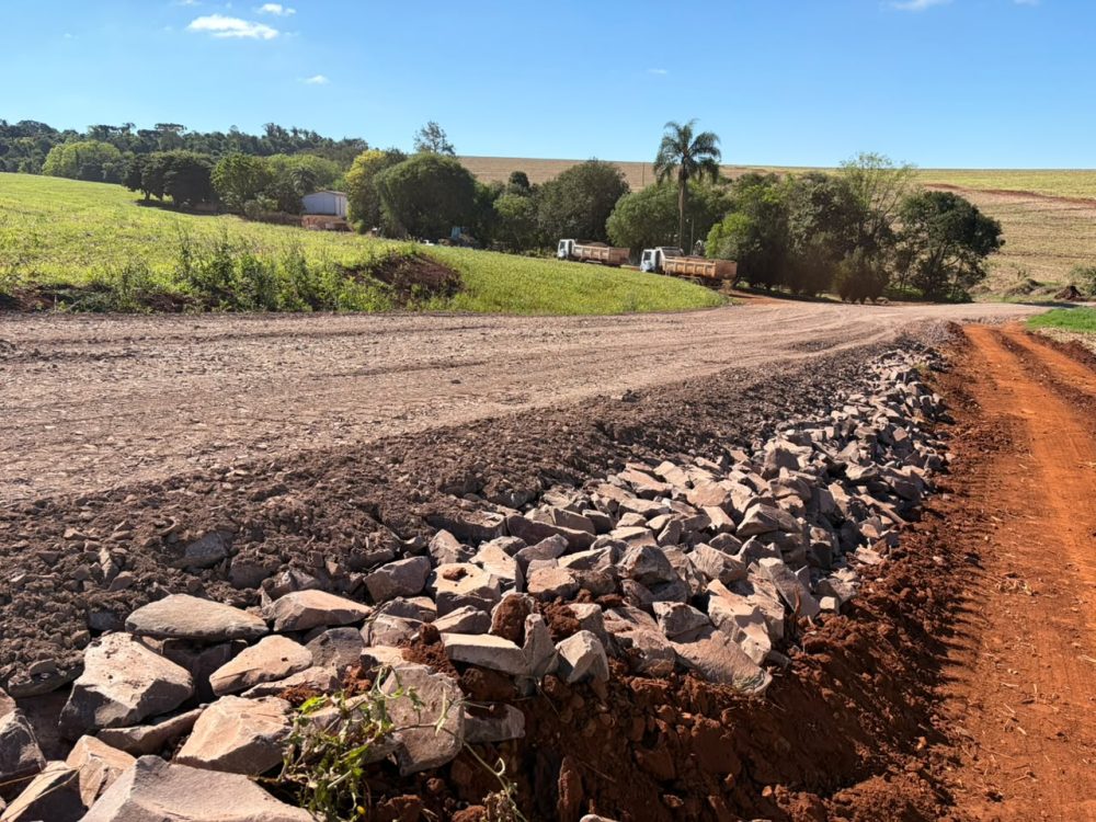 Após atraso de empresa, Prefeitura assume obra da Estrada Gramadinho
