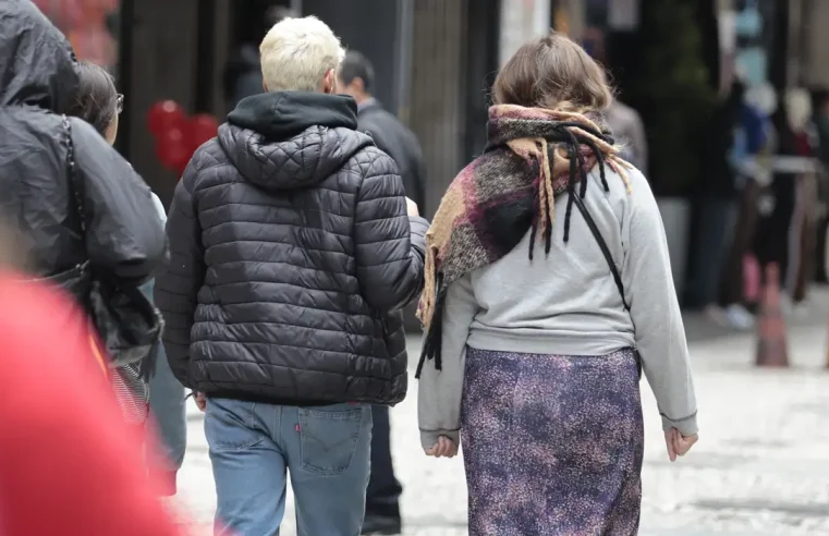 Frente fria associada a ciclone baixa temperatura no Sul do país