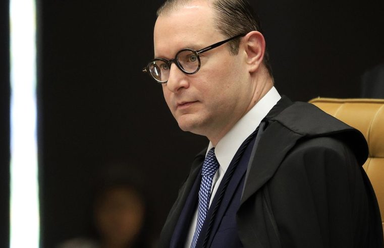 STF: Zanin pede a Fachin acesso a todo material de celular de Vorcaro