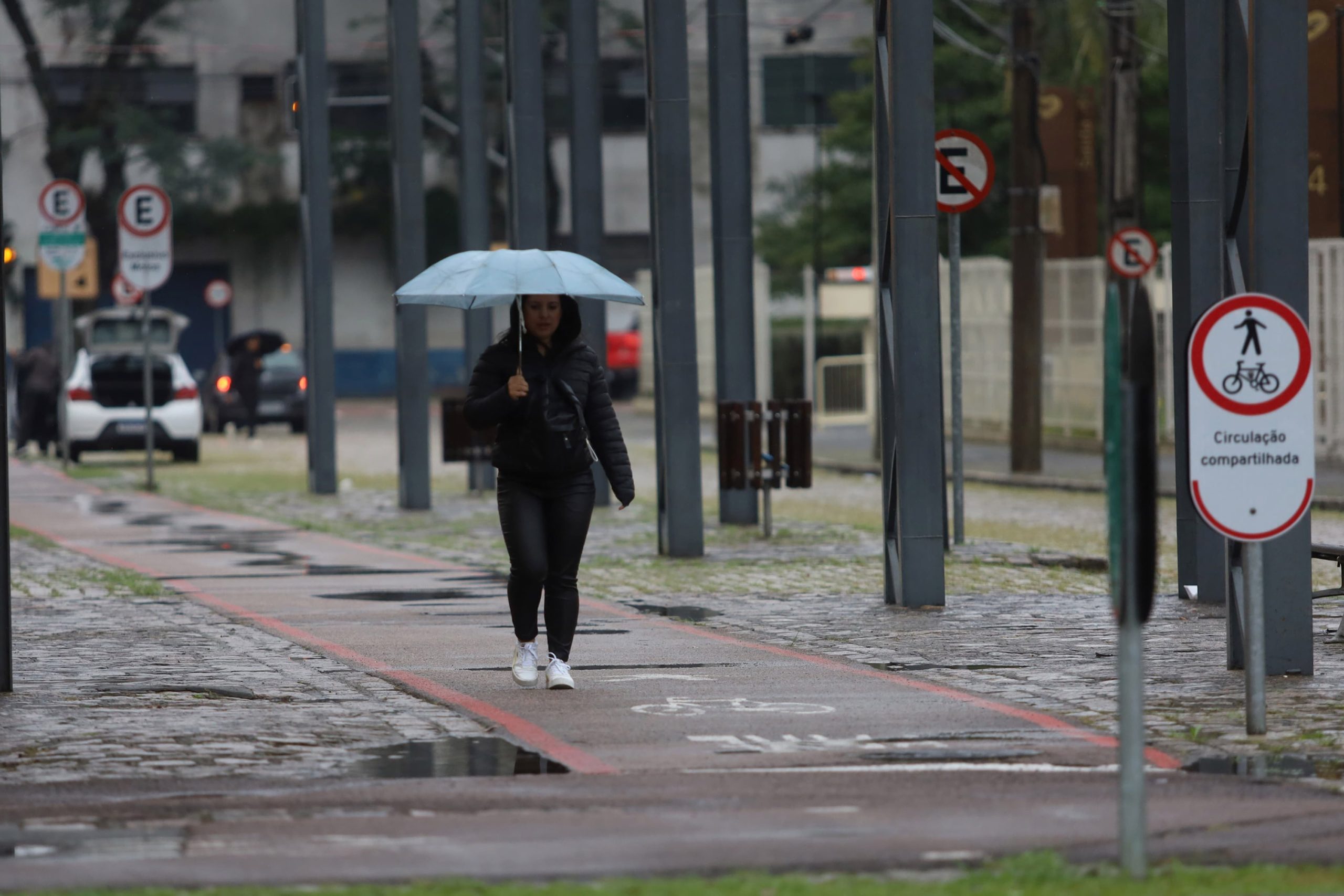 Semana terá chuva, frio e encerrará com sol no Paraná, prevê Simepar