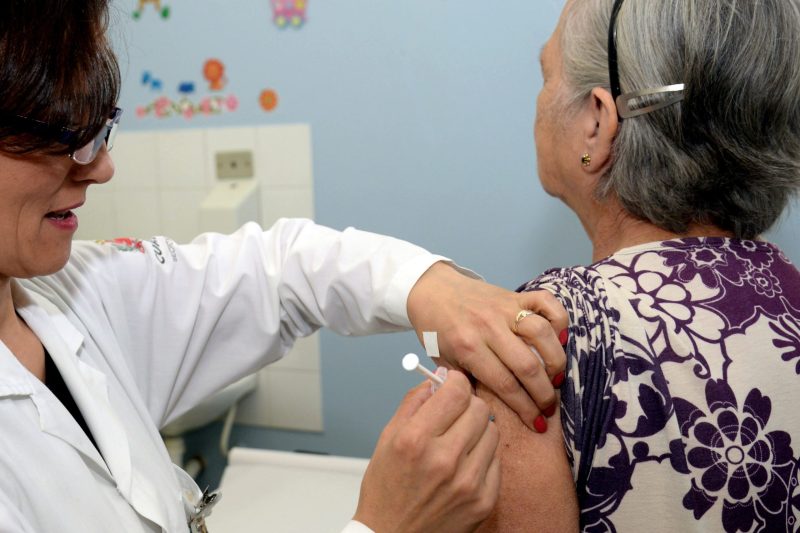 Paraná chega a 1 milhão de doses aplicadas contra a gripe, mas cobertura ainda é baixa