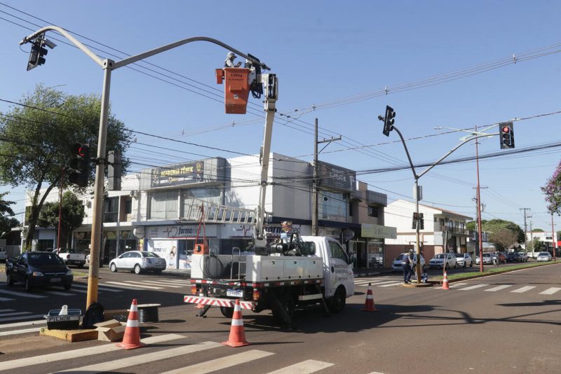 Tecnologia no trânsito: Toledo instala semáforos inteligentes em 5 cruzamentos