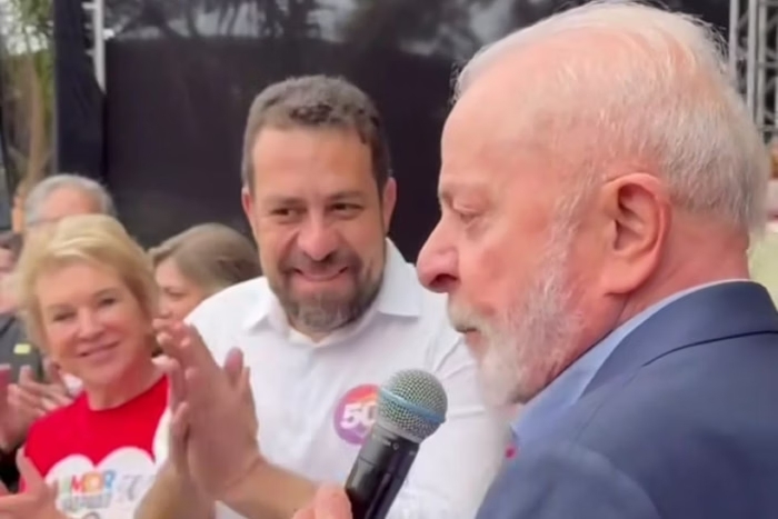 Vídeo: Hino nacional é adaptado para linguagem neutra em comício de Boulos