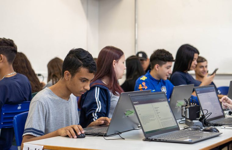 Paraná adota IA para aprimorar ensino de matemática nas escolas da rede estadual