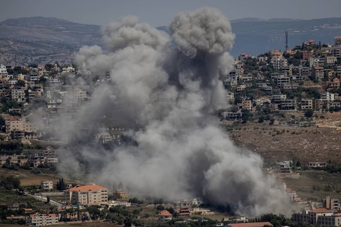Após explosões de pagers e walkie-talkies, Israel lança ataque contra Hezbollah; veja o vídeo