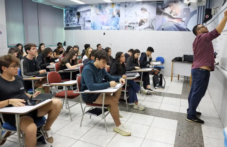 Candidatos se preparam para prova de redação do Enem no domingo