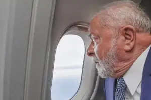 Avião de Lula sofre problema técnico e retorna ao México após decolagem