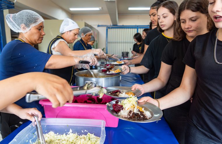 Paraná escala chef premiada para treinar merendeiras da rede estadual de ensino