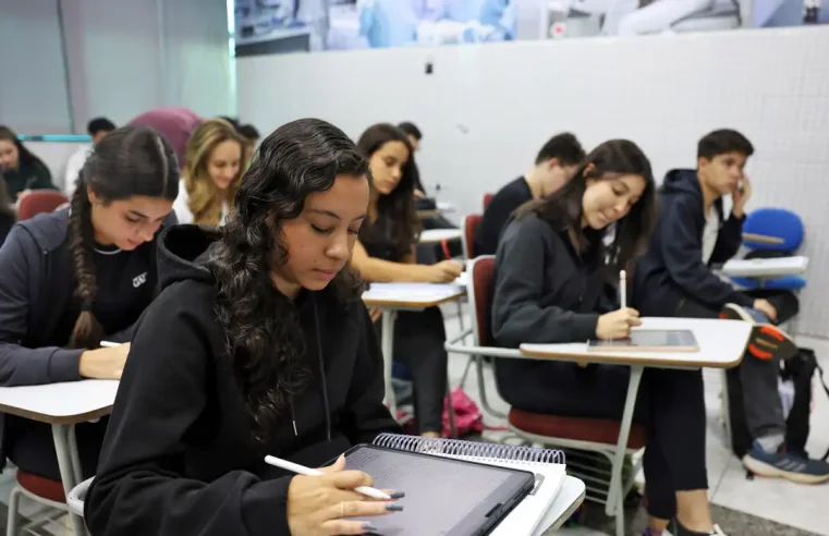 Enem: cursos populares são oportunidade para alunos de baixa renda