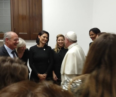 Michelle Bolsonaro lamenta morte do Papa Francisco e posta foto com o pontífice 