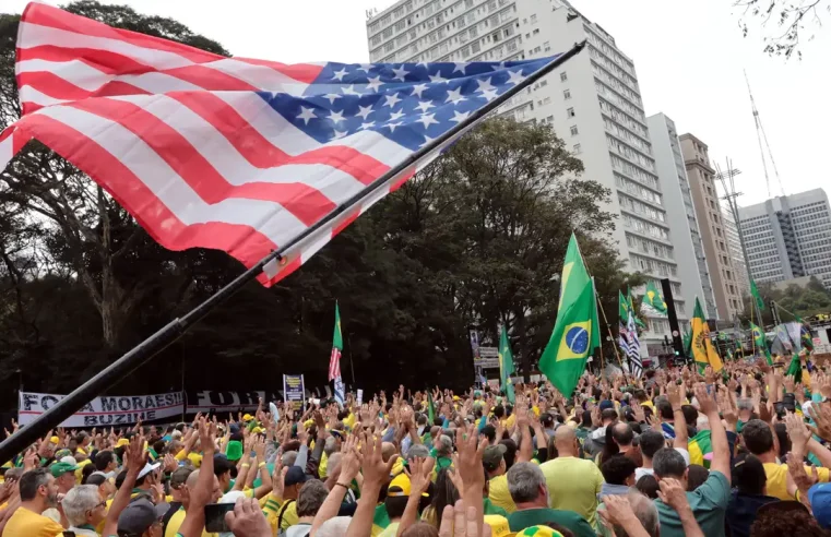 Ato pró-Bolsonaro une governadores e parlamentares de direita em SP