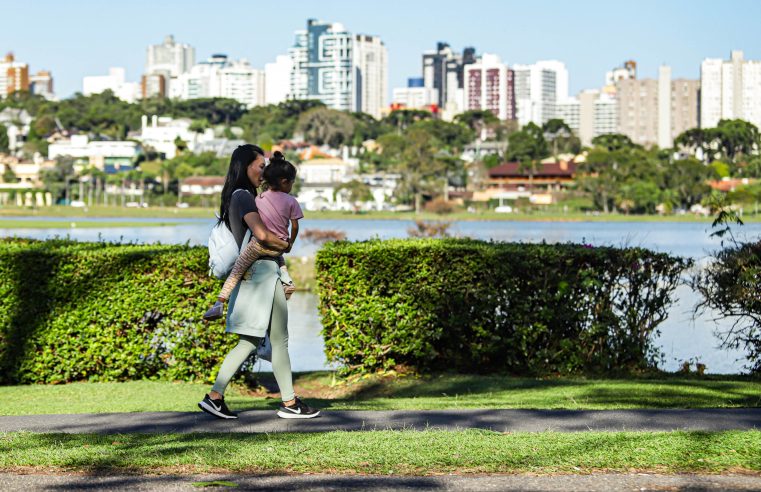 Após frente fria com chuva e ventos de 80km/h, semana vai terminar com sol no Paraná