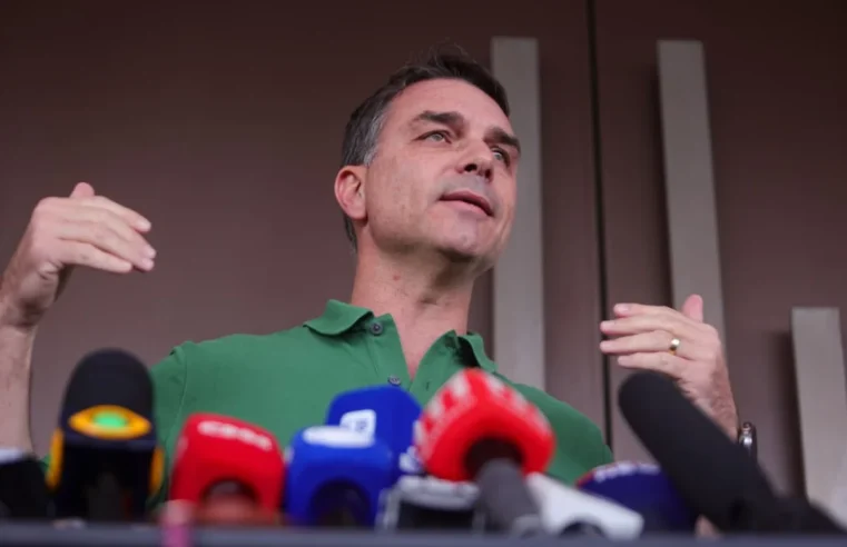 Flávio Bolsonaro busca apoio do Centrão para disputar 2026