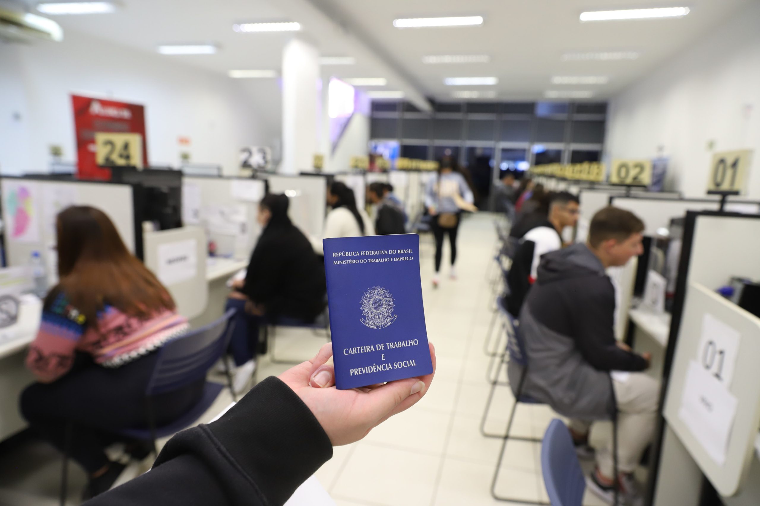 Paraná inicia 2026 com mais de 8,7 mil vagas de emprego nas Agências do Trabalhador