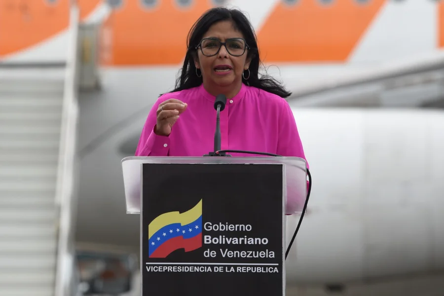 Delcy reage à pressão dos EUA e diz “chega de ordens de Washington”