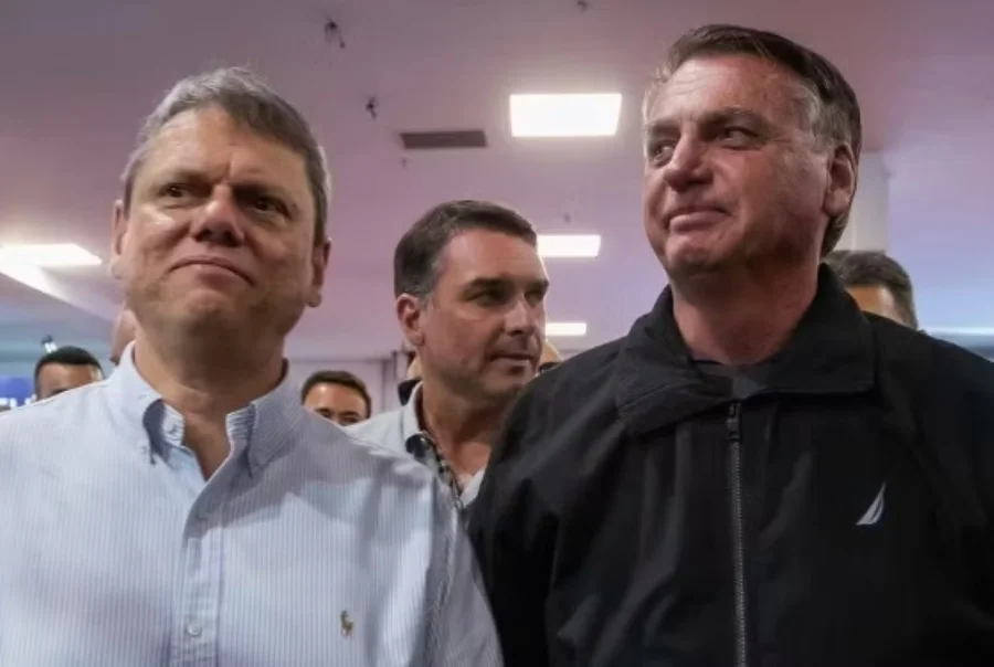 Tarcísio preferia reeleição em Sao Paulo antes de Jair Bolsonaro definir Flavio Bolsonaro para 2026, diz coluna