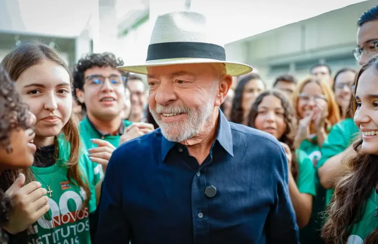 “Quem tinha que aumentar a taxa seríamos nós”, diz Lula sobre EUA