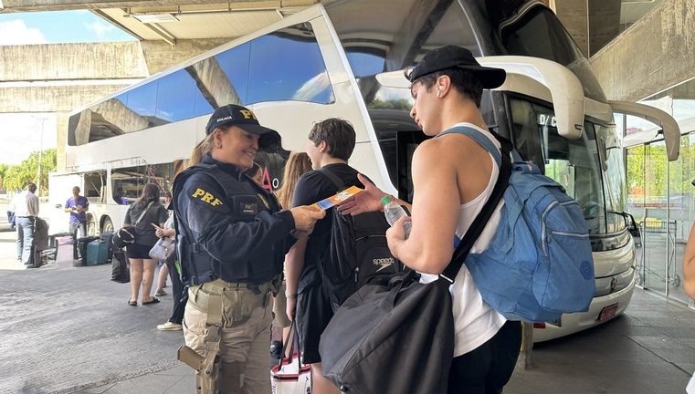 PRF inicia Operação Corpus Christi 2026 nas rodovias federais do Paraná
