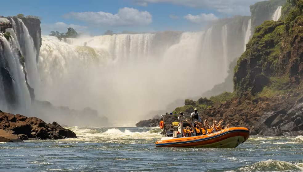 Passeios do Macuco Safari são suspensos após acidente que matou turista holandês nas Cataratas do Iguaçu