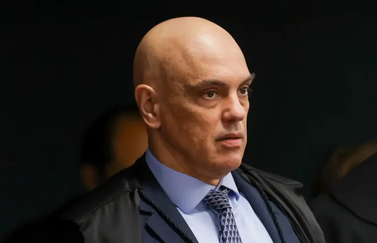 Moraes volta a pedir que PGR se manifeste sobre arma de Bolsonaro