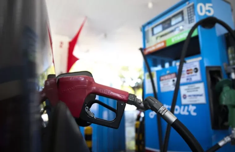 Com nova alta mundial do petróleo, governo mantém desconto na gasolina