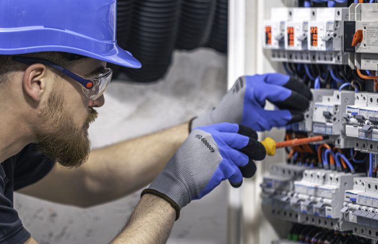 Prefeitura abre inscrições para curso gratuito de eletricista predial
