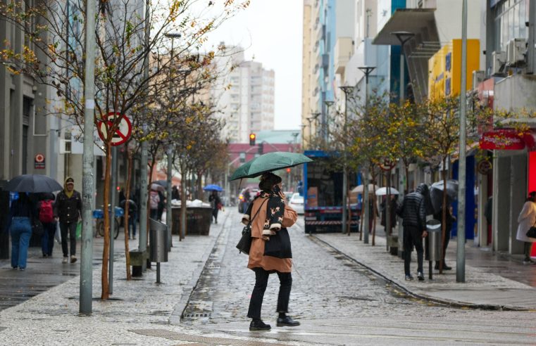 Semana começa com chuva localizada no Oeste e termina com frente fria em todo o Paraná