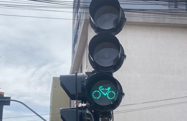 Transitar instala novos semáforos e sinalização para ciclistas em Cascavel